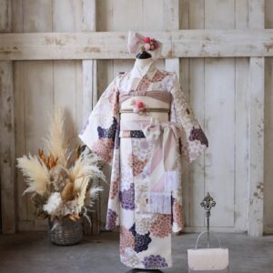 【現品】ネオ・トラッドファミリー 7歳きもの RC700-A 　【ﾊﾞﾆﾗﾎﾜｲﾄ】