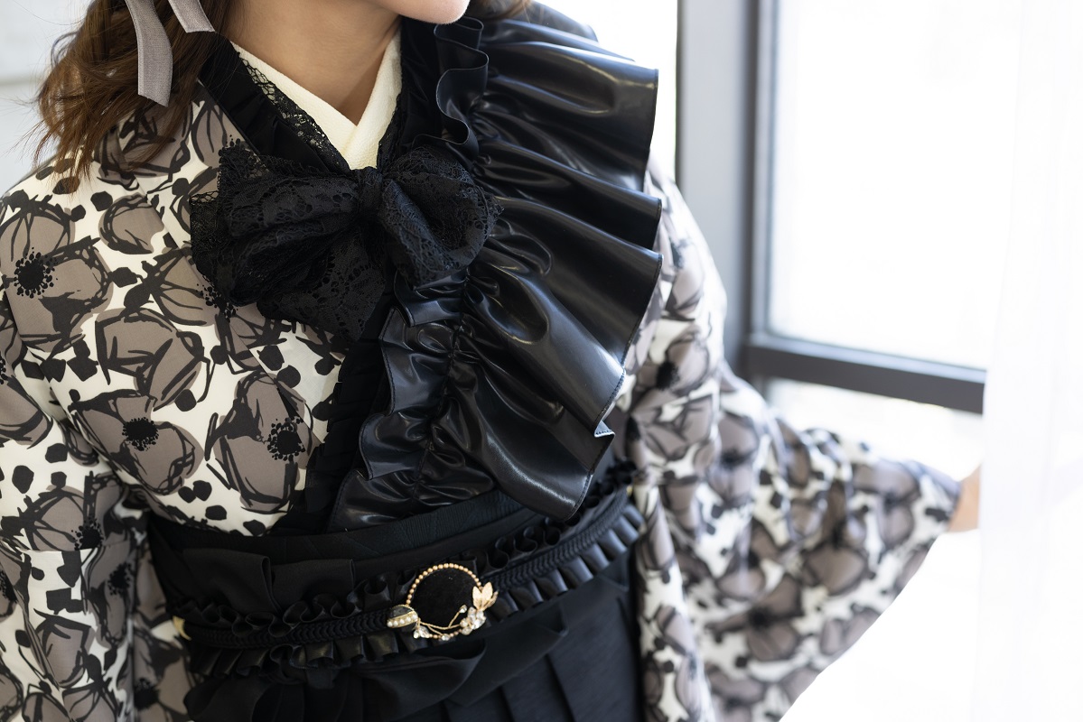 ラフィネモカ二尺袖/卒業袴 フリル・フローラRM-165/RH-98【ホワイトグレー/ブラック】 - 画像 (11)