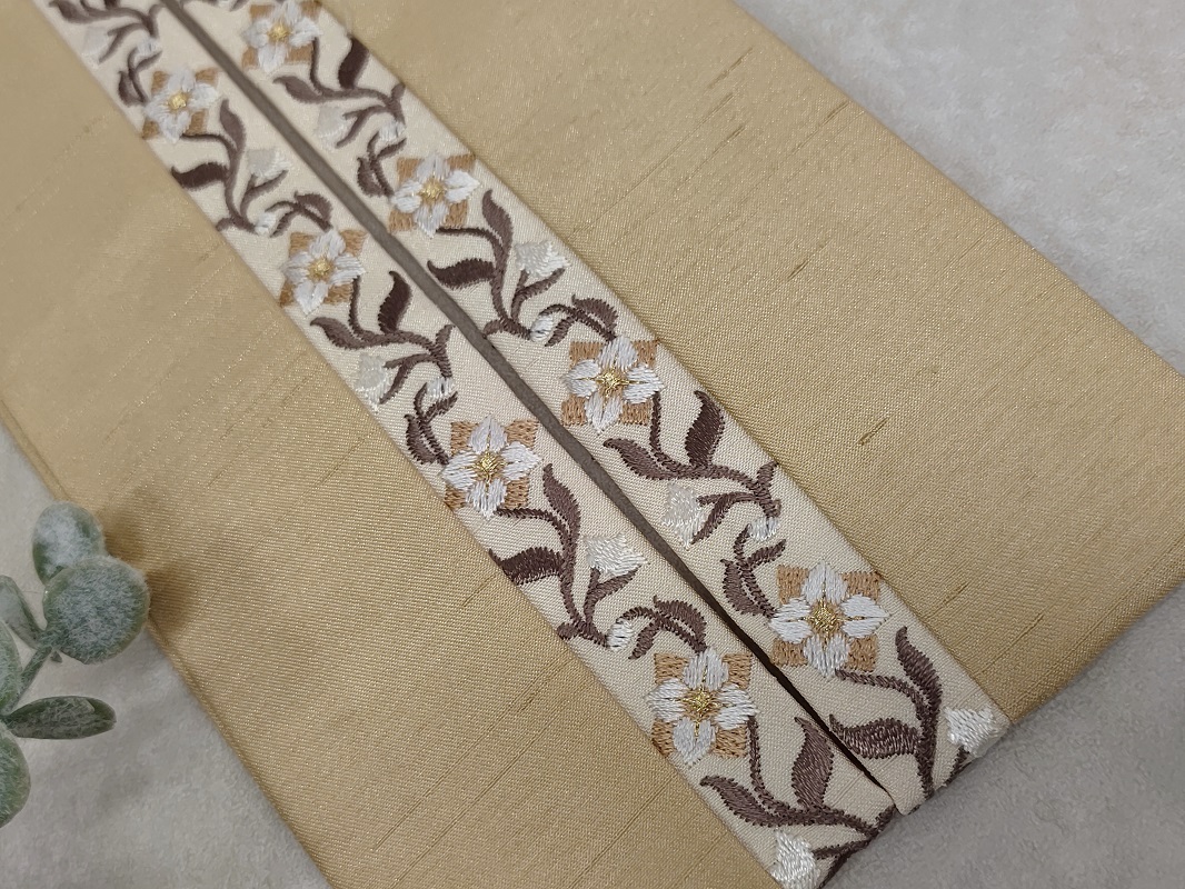 【ｱｳﾄﾚｯﾄ】重衿【合繊】ポリシャンタン刺繍-RSK2307fベージュ - 画像 (5)