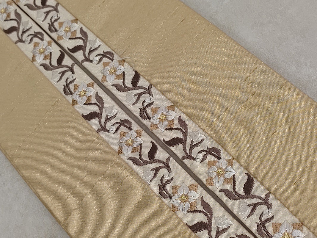 【アウトレット】重衿【合繊】ポリシャンタン刺繍-RSK2307fベージュ - 画像 (3)