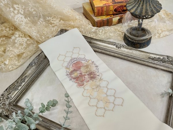 【アウトレット】ししゅう半衿【ポリ合繊】シルエリー2023窓枠に花a