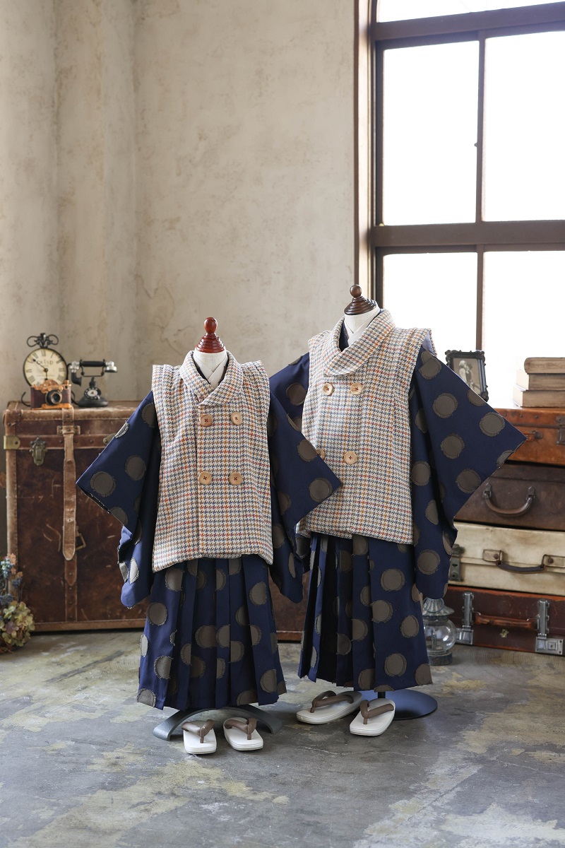 【現品】ココ・ミニョン　男児ベスト＆袴ｾｯﾄｱｯﾌﾟ 3歳/5歳【ﾈｲﾋﾞｰ】