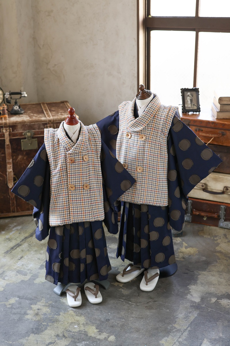 【現品】ココ・ミニョン　男児ベスト＆袴ｾｯﾄｱｯﾌﾟ 3歳/5歳【ﾈｲﾋﾞｰ】 - 画像 (7)