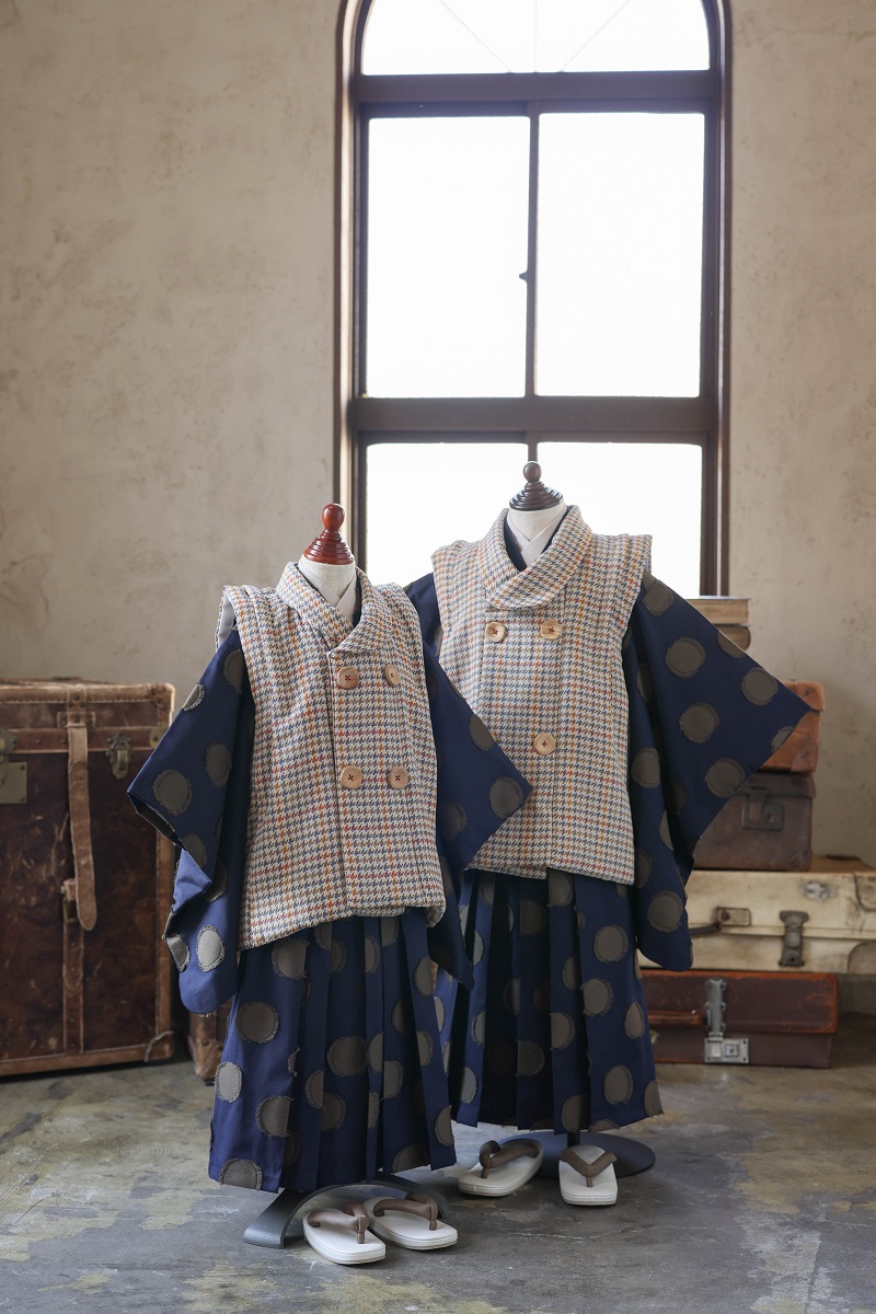 【現品】ココ・ミニョン　男児ベスト＆袴ｾｯﾄｱｯﾌﾟ 3歳/5歳【ﾈｲﾋﾞｰ】 - 画像 (9)