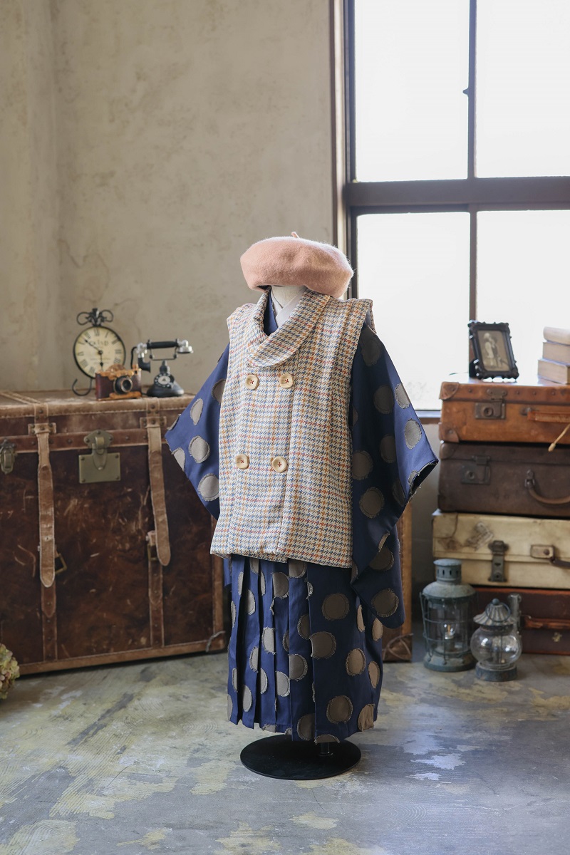 【現品】ココ・ミニョン　男児ベスト＆袴ｾｯﾄｱｯﾌﾟ 3歳/5歳【ﾈｲﾋﾞｰ】 - 画像 (5)