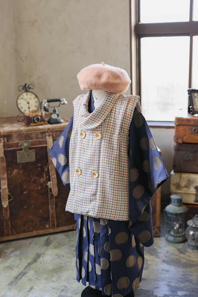 【現品】ココ・ミニョン　男児ベスト＆袴ｾｯﾄｱｯﾌﾟ 3歳/5歳【ﾈｲﾋﾞｰ】 - 画像 (6)