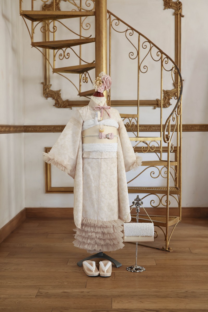 【現品】フェアリーレース 7歳きもの RC730-A【ﾍﾞｰｼﾞｭｺﾞｰﾙﾄﾞ】