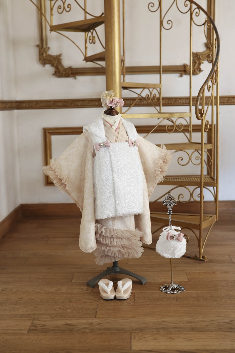 【現品】フェアリーレース3歳被布ｾｯﾄ RC732-A【ﾍﾞｰｼﾞｭｺﾞｰﾙﾄﾞ】