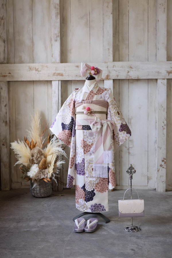 【現品】ネオ・トラッドファミリー 7歳きもの RC700-A 　【ﾊﾞﾆﾗﾎﾜｲﾄ】