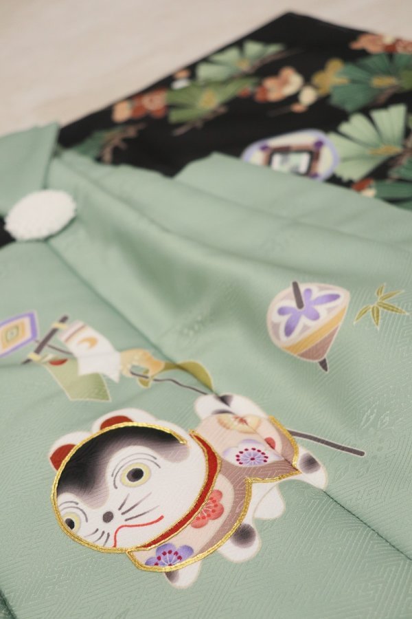 【受注品】 3歳男児被布アンサンブル 陽気な天使No.5「扇」【黒×緑】 - 画像 (2)