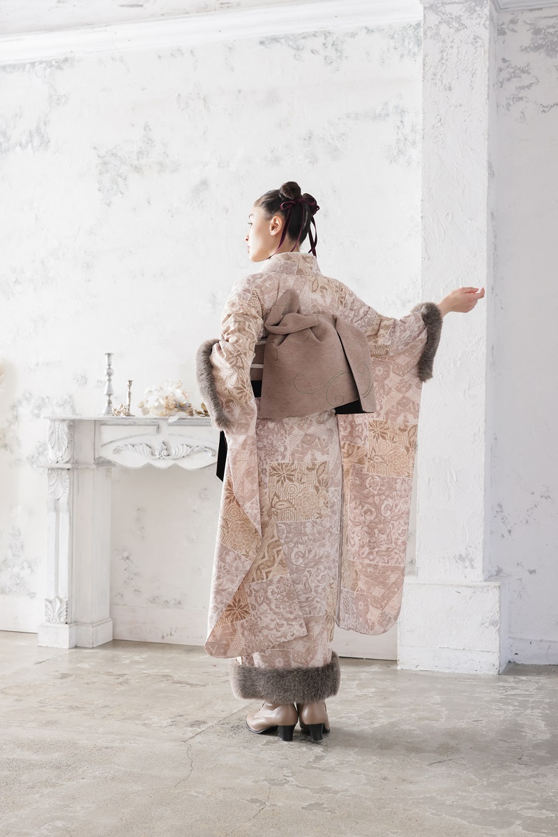 合繊振袖ラフィネモカ GF-62 -パッチワークファー-【ピンクベージュ】 - 画像 (2)