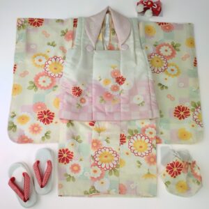 3歳女児被布セット 「花うさぎ2308-3j5」薄黄きもの×薄黄ヒフ