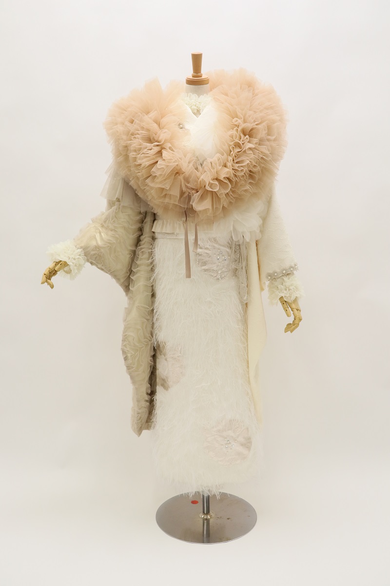 デザイン振袖 「リューサ・ローズ」DK-005A アイボリー -片袖シースルータイプ- - 画像 (4)