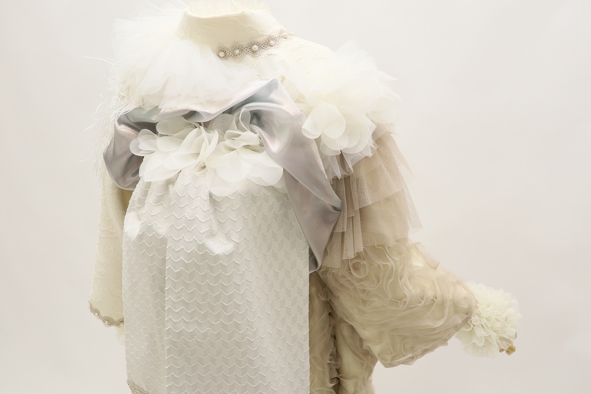 デザイン振袖 「リューサ・ローズ」DK-005A アイボリー -片袖シースルータイプ- - 画像 (15)