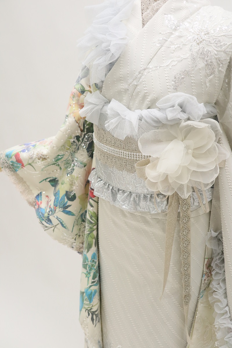 デザイン振袖 「リューサ・ローズ」DK-006B アイボリー - 画像 (4)