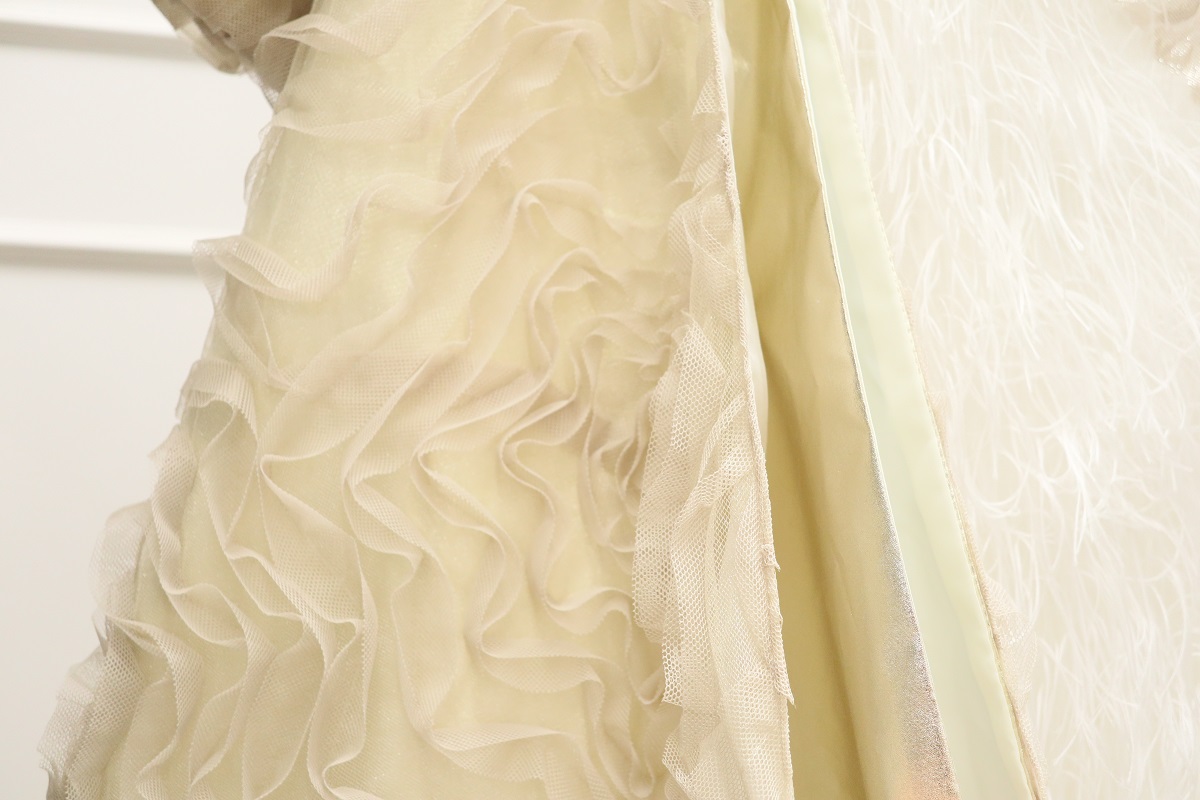 デザイン振袖 「リューサ・ローズ」DK-005A アイボリー -片袖シースルータイプ- - 画像 (11)