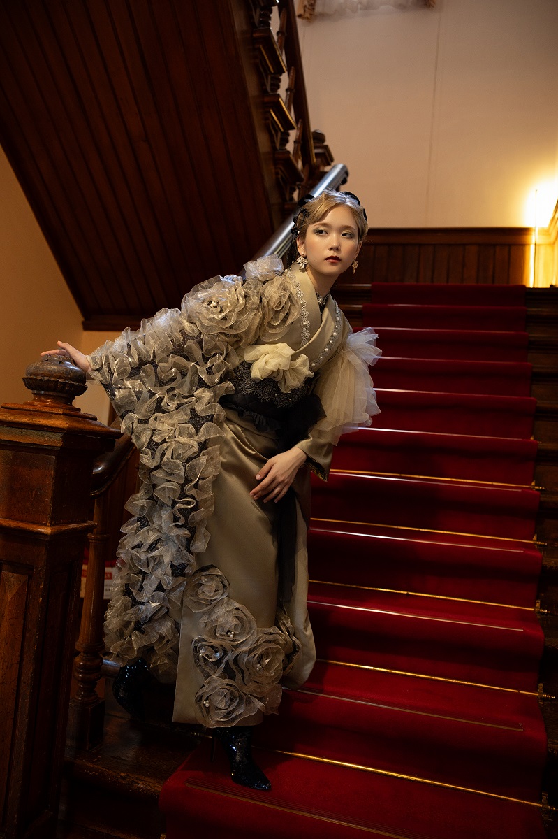 デザイン振袖 DK-001B 「リューサ・ローズ」-片袖シースルー・レースタイプ-