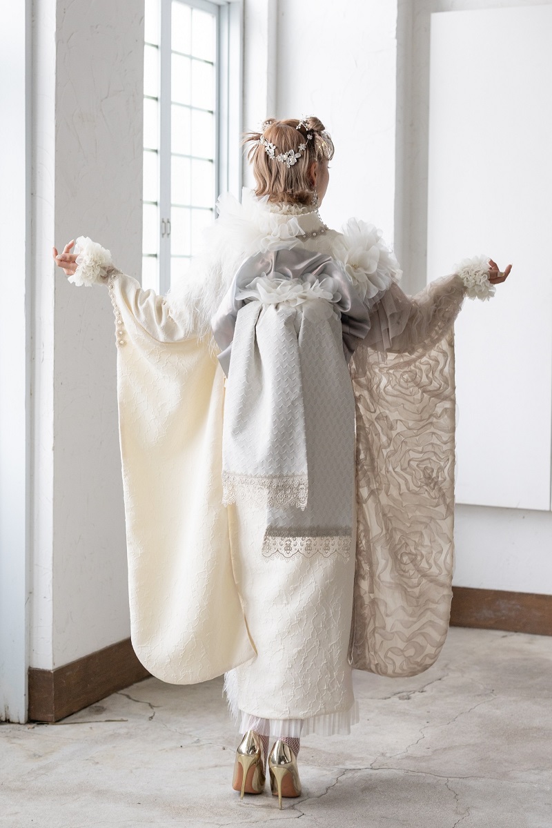 デザイン振袖 「リューサ・ローズ」DK-005A アイボリー -片袖シースルータイプ- - 画像 (3)