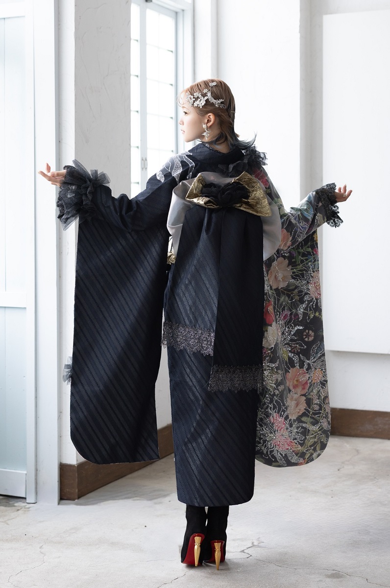 デザイン振袖 「リューサ・ローズ」DK-006C ブラック - 画像 (3)