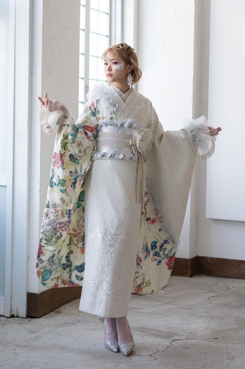 デザイン振袖 「リューサ・ローズ」DK-006B アイボリー - 画像 (2)