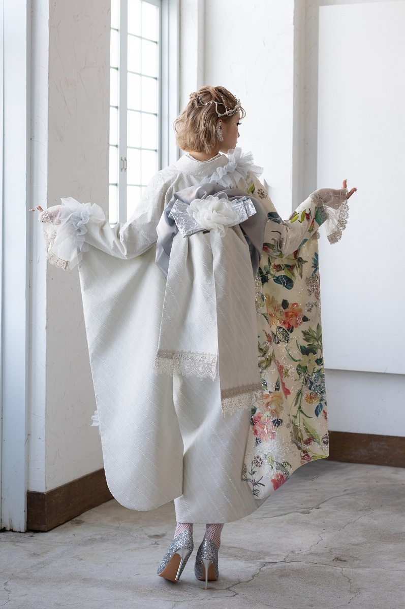 デザイン振袖 「リューサ・ローズ」DK-006B アイボリー - 画像 (3)