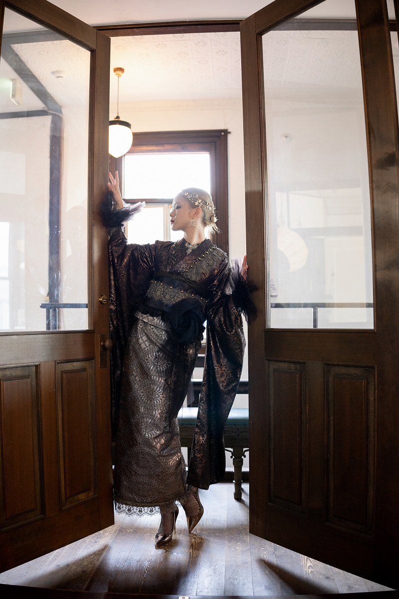 デザイン振袖 DK-003A 「リューサ・ローズ」-メタルレースタイプ- - 画像 (4)