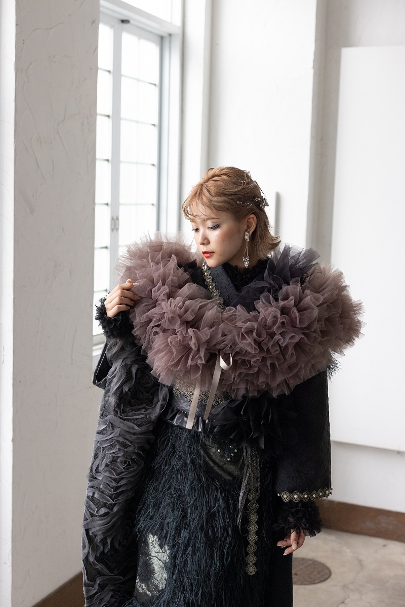 デザイン振袖 「リューサ・ローズ」DK-005B ブラック -片袖シースルータイプ- - 画像 (6)