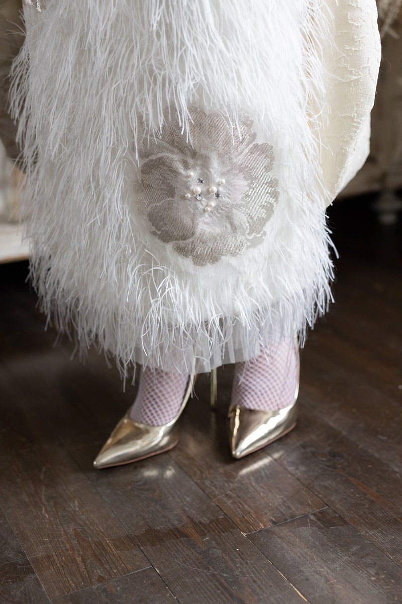 デザイン振袖 「リューサ・ローズ」DK-005A アイボリー -片袖シースルータイプ- - 画像 (6)