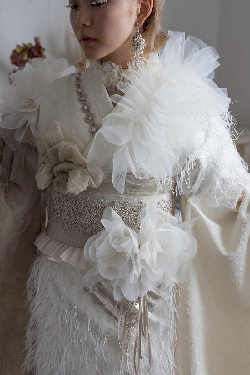 デザイン振袖 「リューサ・ローズ」DK-005A アイボリー -片袖シースルータイプ- - 画像 (5)