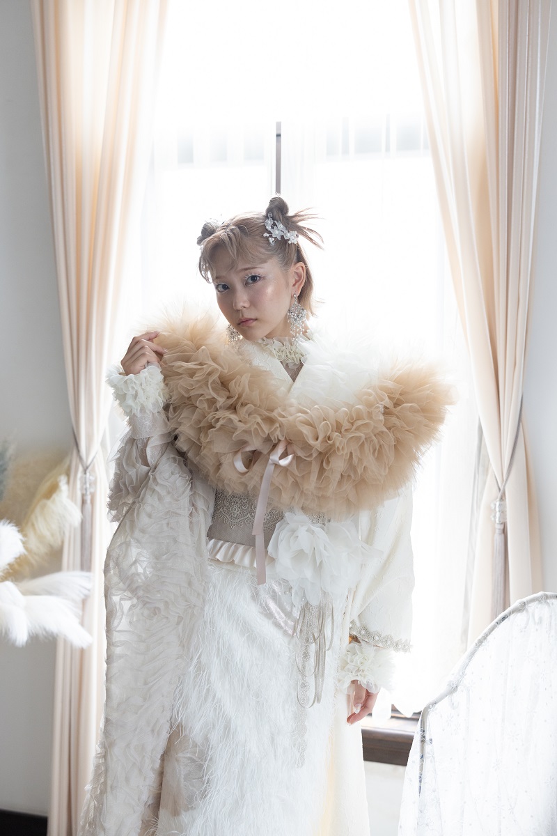 デザイン振袖 「リューサ・ローズ」DK-005A アイボリー -片袖シースルータイプ- - 画像 (7)