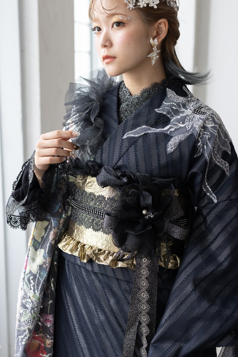 デザイン振袖 「リューサ・ローズ」DK-006C ブラック - 画像 (6)