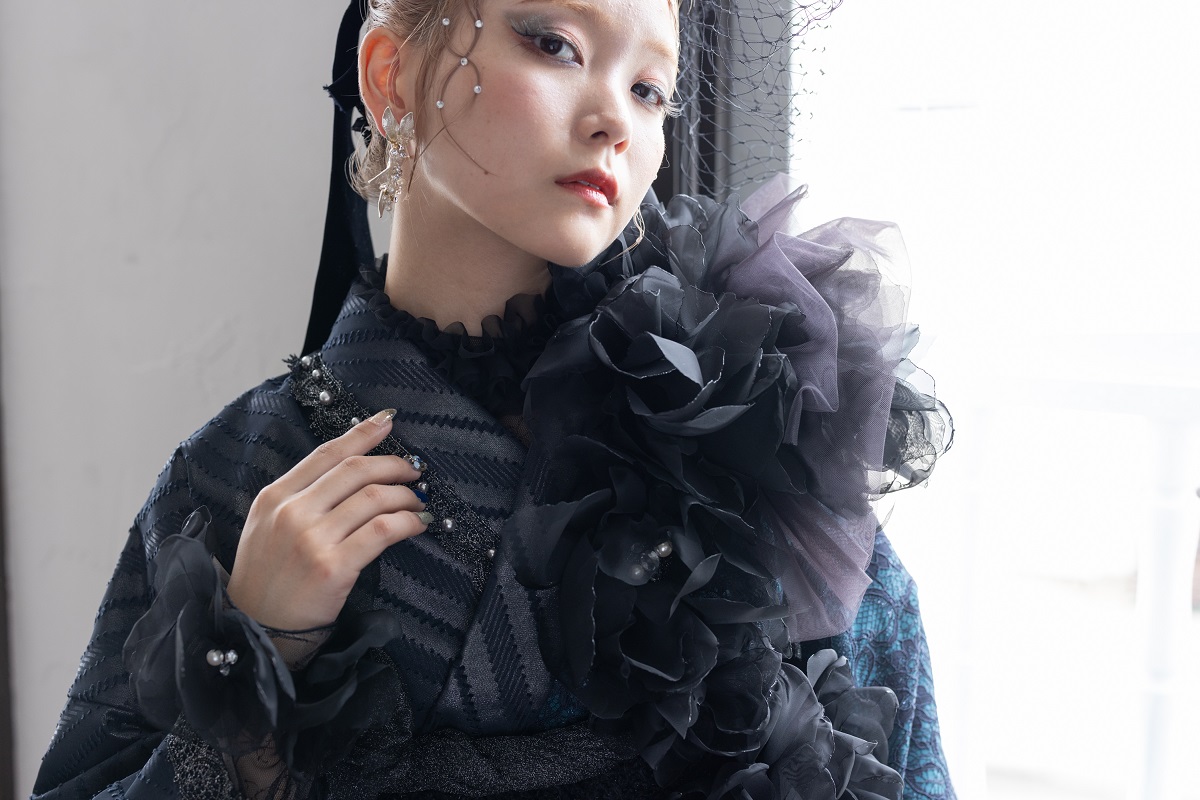 デザイン振袖 「リューサ・ローズ」DK-004B ネイビーグリーン - 画像 (12)