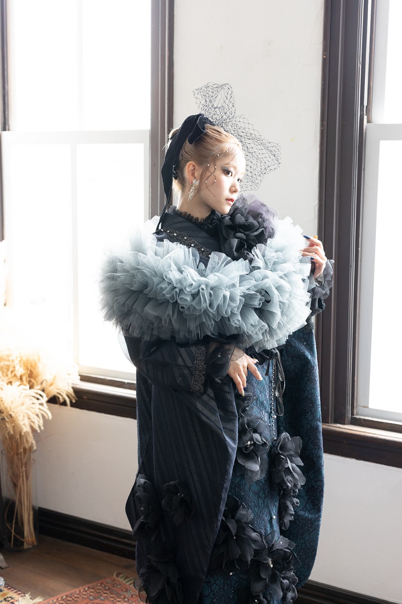 デザイン振袖 「リューサ・ローズ」DK-004B ネイビーグリーン - 画像 (4)