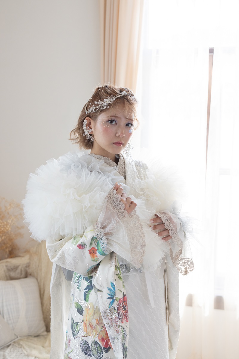 デザイン振袖 「リューサ・ローズ」DK-006B アイボリー - 画像 (6)