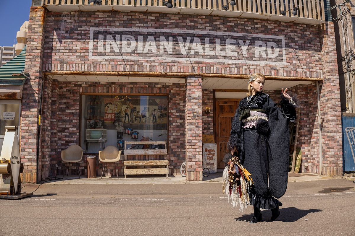 デザイン振袖 DK-002B 「リューサ・ローズ」-フリル&シャギータイプ- - 画像 (2)