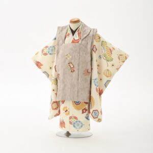 花わらべ3歳男児被布セット　WO-11宝づくし【ｸﾘｰﾑ×薄茶】　