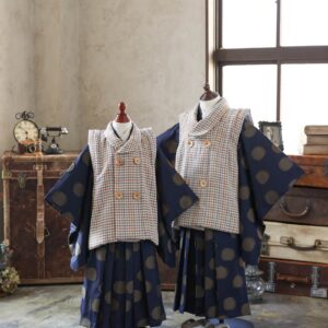 【トルソー現品】ココ・ミニョン 男児ベスト&袴セットアップ 3歳/5歳【ネイビー】