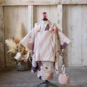 【トルソー現品】ネオ・トラッドファミリー 3歳被布セット RC702-A 【バニラホワイト】