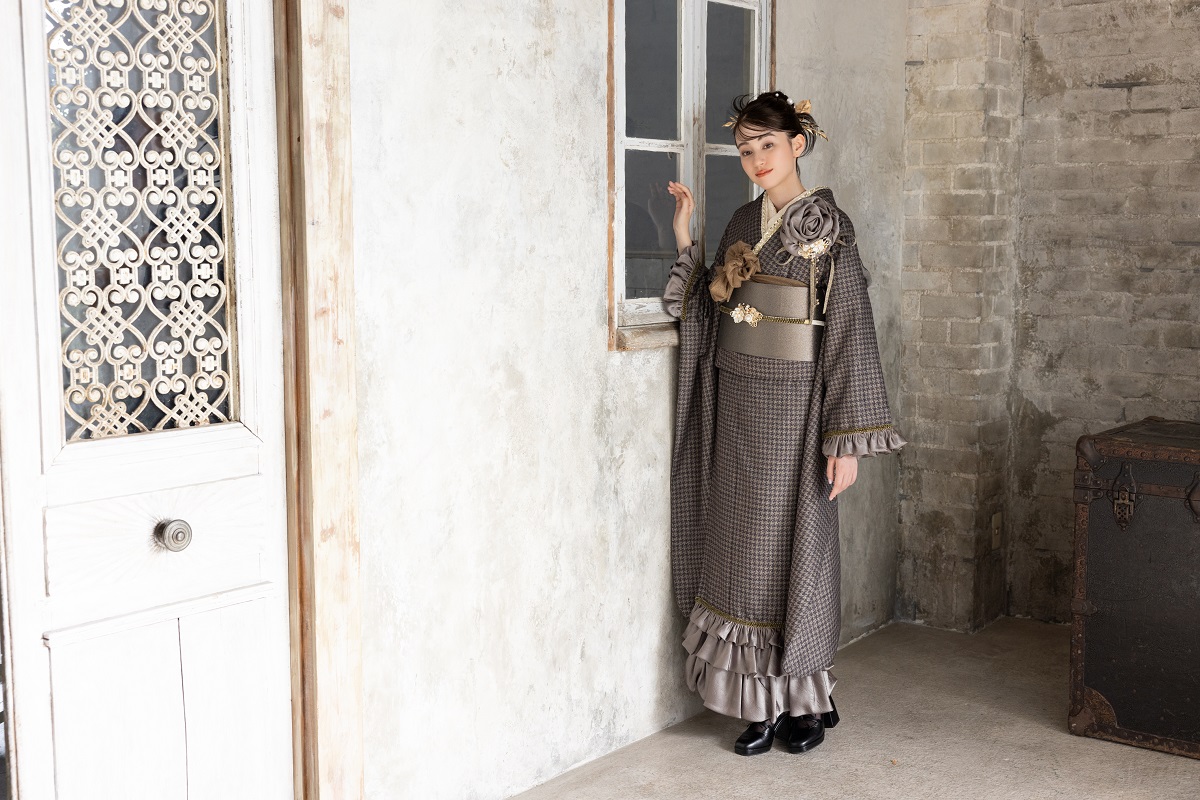 合繊振袖ラフィネモカ GF-81　ピエ ド プール【ｶｰｷ】 - 画像 (2)