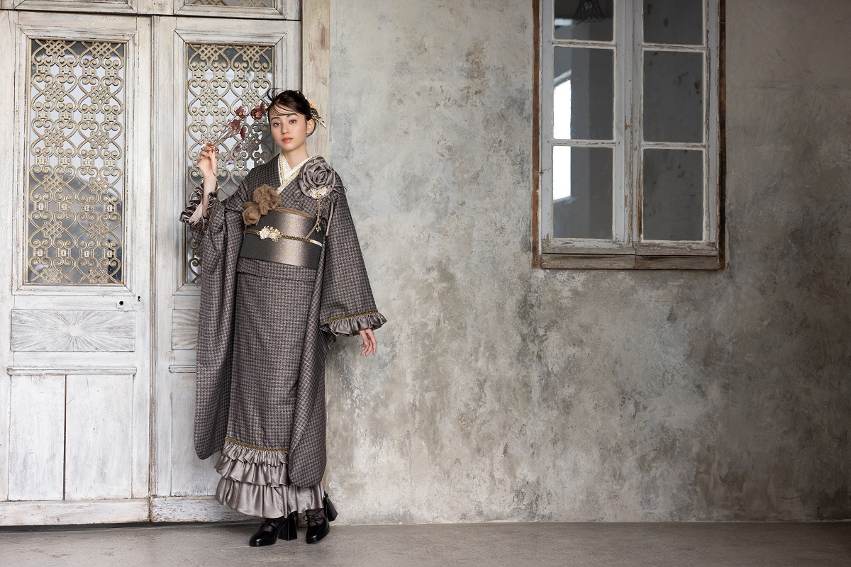 合繊振袖ラフィネモカ GF-81　ピエ ド プール【ｶｰｷ】 - 画像 (3)