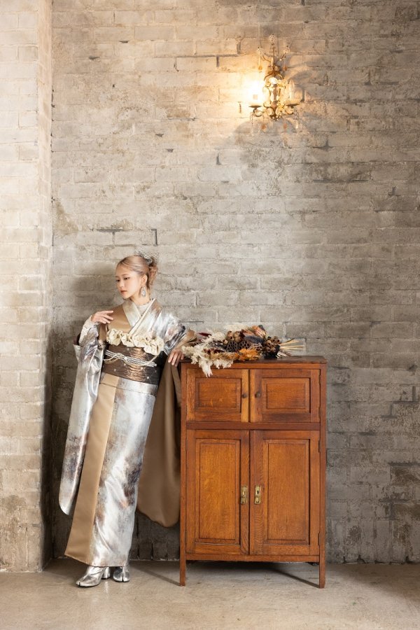 合繊振袖ラフィネモカ GF-85　ブルックリン・ゴールド【ﾎﾜｲﾄ】 - 画像 (3)