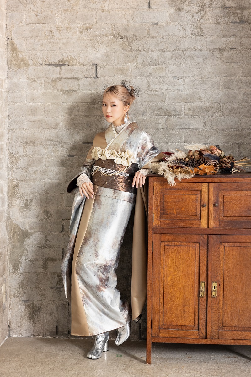 合繊振袖ラフィネモカ GF-85　ブルックリン・ゴールド【ﾎﾜｲﾄ】 - 画像 (4)